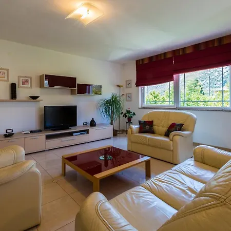 Ivanka - Tribalj Apartman